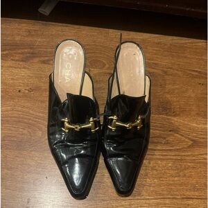 Cute Chantel patent leather mule size 10
